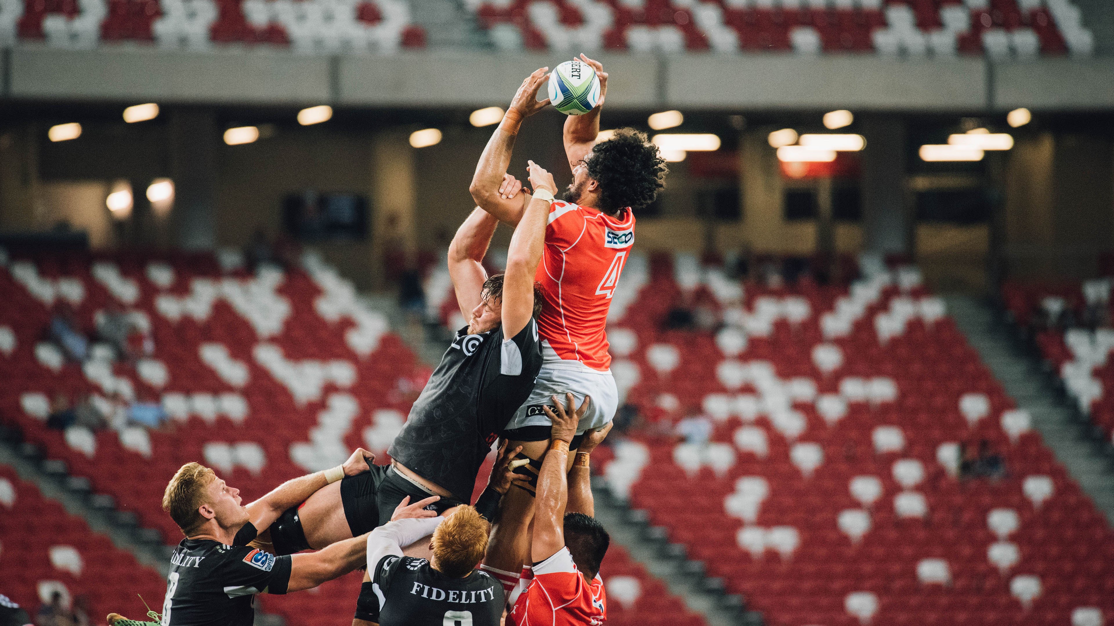 斯滕伯根决赛中段加速领跑赛道，斯腾伯格图片